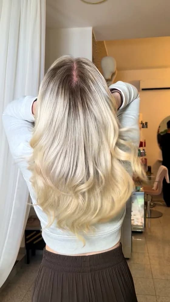 Platinasto plava duga kosa